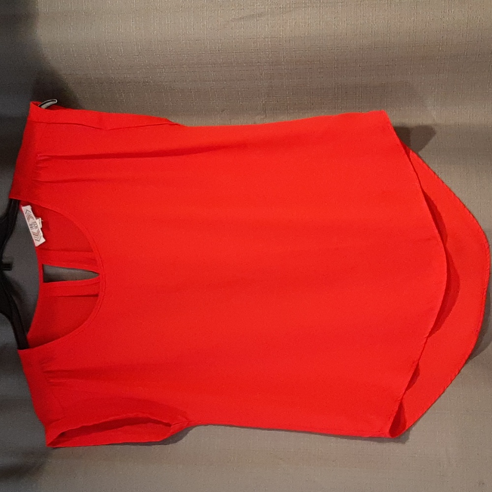 Red lightweight top